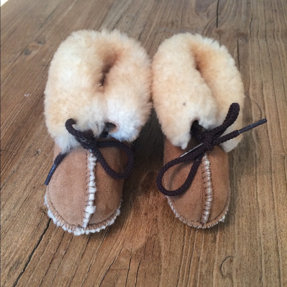 Minnetonka moccasins size 5